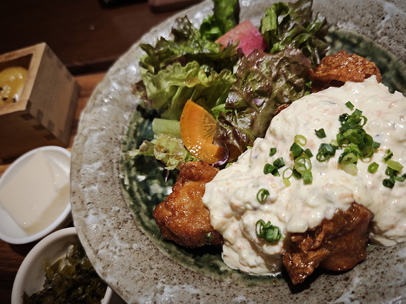 今日のランチはチキン南蛮！