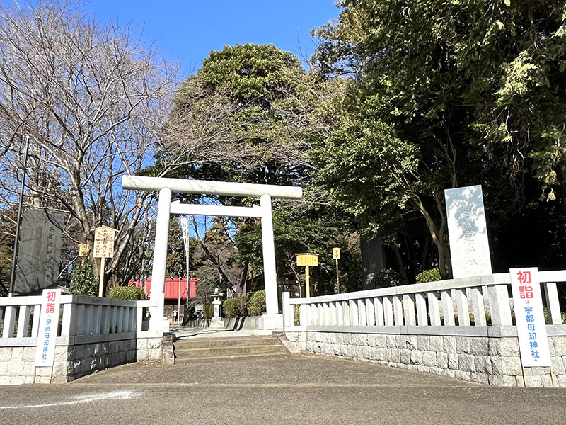 富士山を望む高台に鎮座する藤沢市の「宇都母知神社」