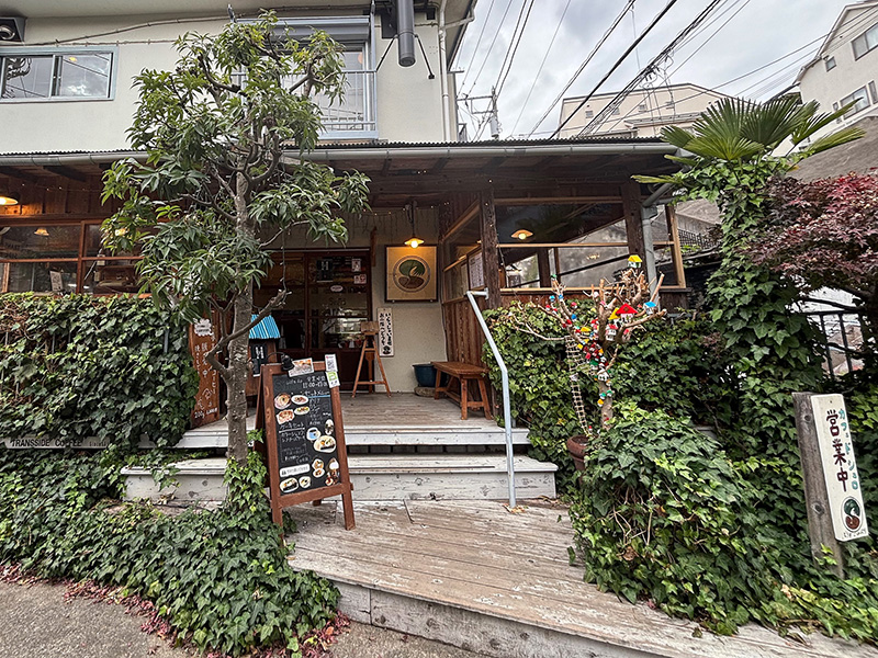 小さな町のホッとできる店　カフェ・ド・シュロ