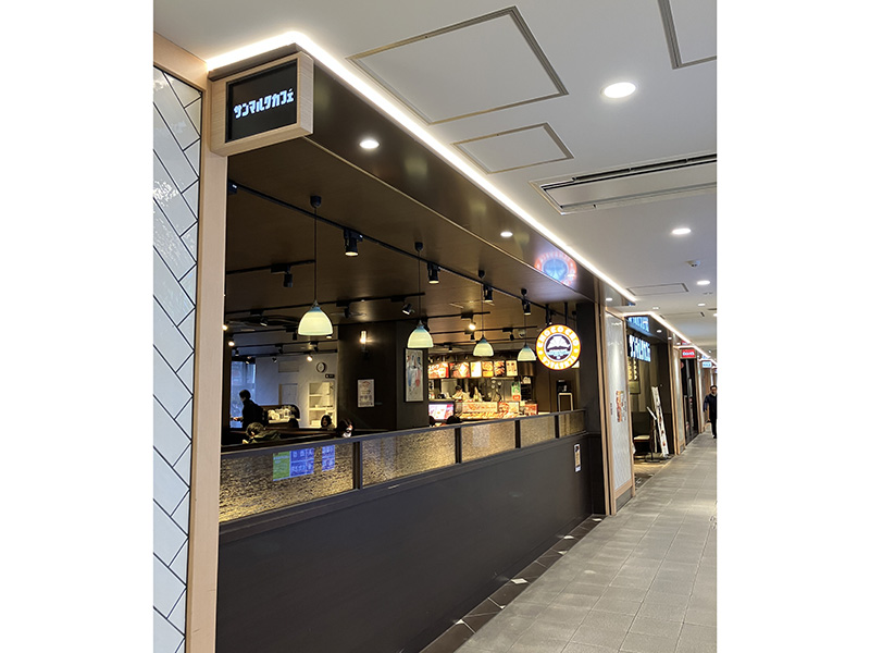 大和駅前のカフェ