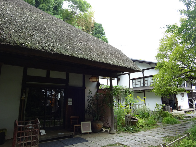 シンボルの茅葺屋根とは