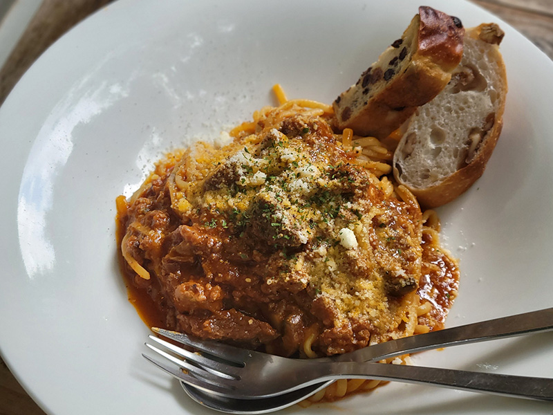 隠れ家カフェのもちもち生パスタ