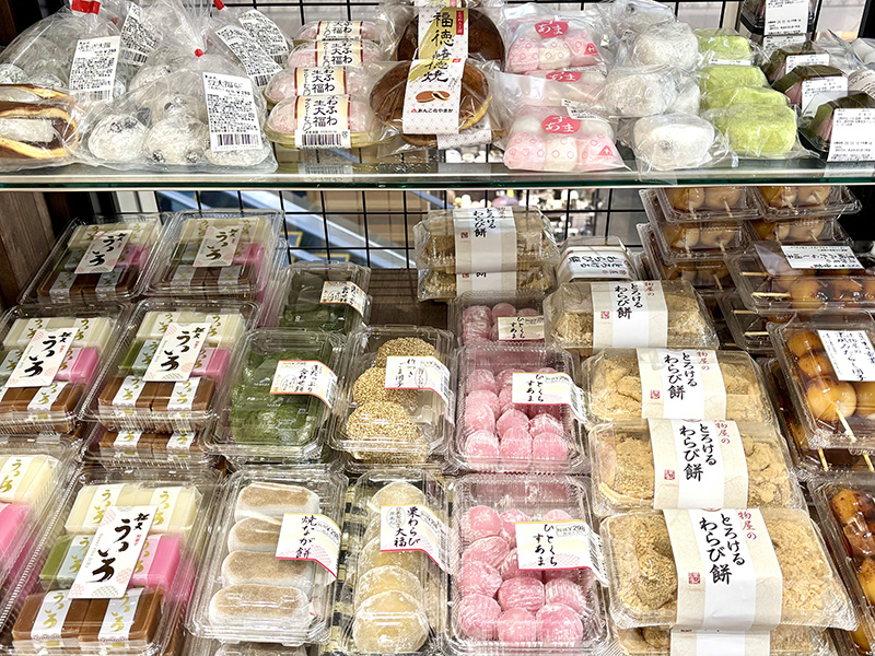 和菓子や野菜や果物もいっぱい