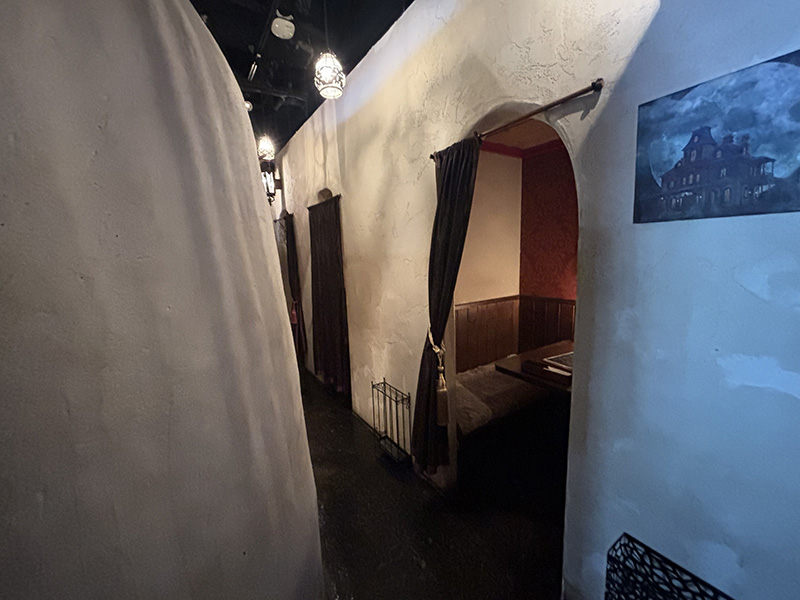 洞窟風の個室が有るレストラン