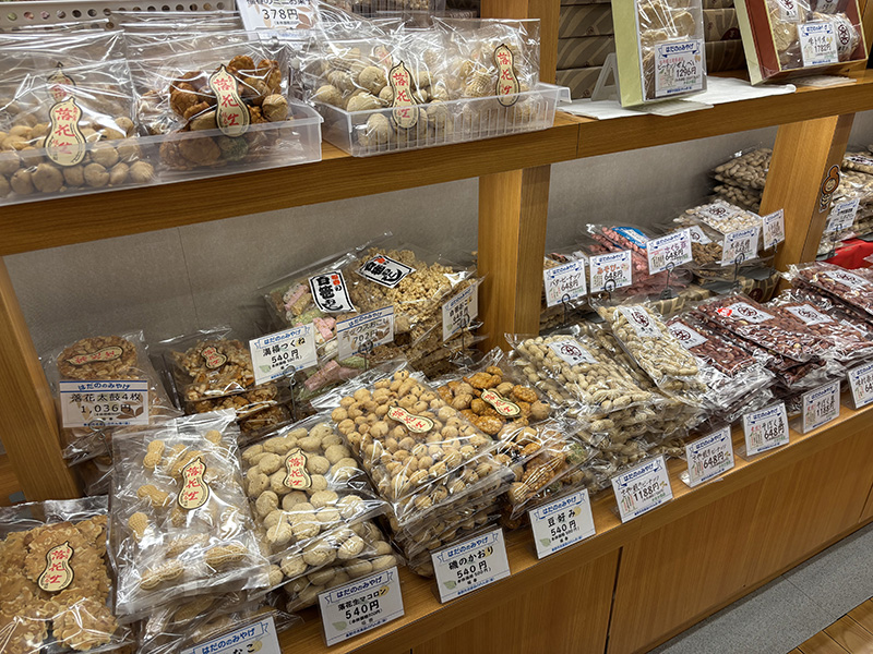 秦野駅直結で秦野の名産品がたくさん