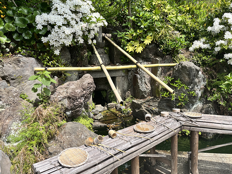 宇賀弁財天の銭洗い場