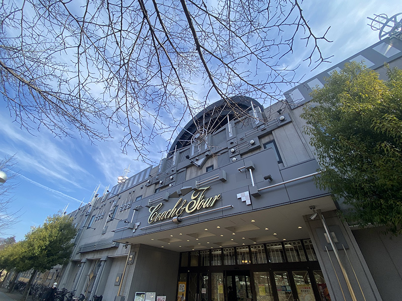 なんでも揃う！お城のような夢の大型書店