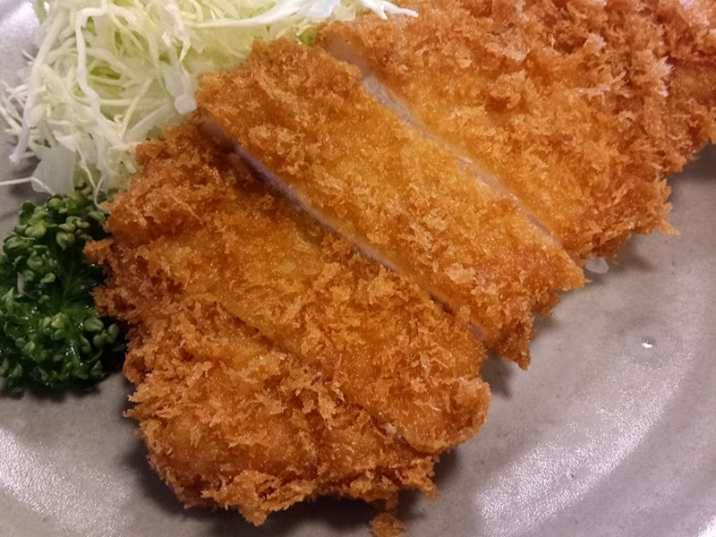 昼から揚げ物とウーロンハイで満足の一杯