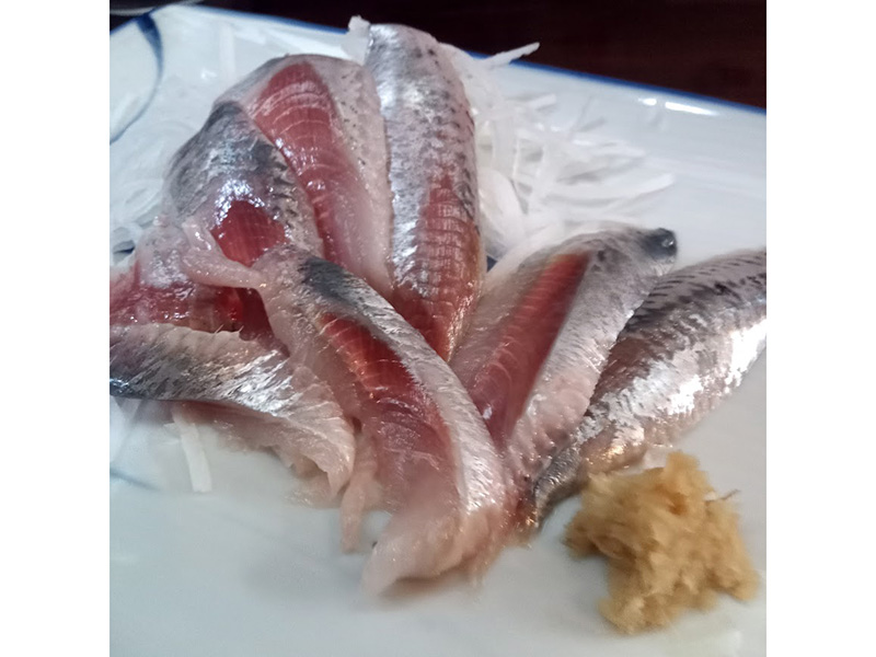 昼から味わう、善行いちのイワシ時間　まるま