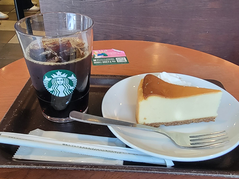 初夏の散歩はスタバで一休み