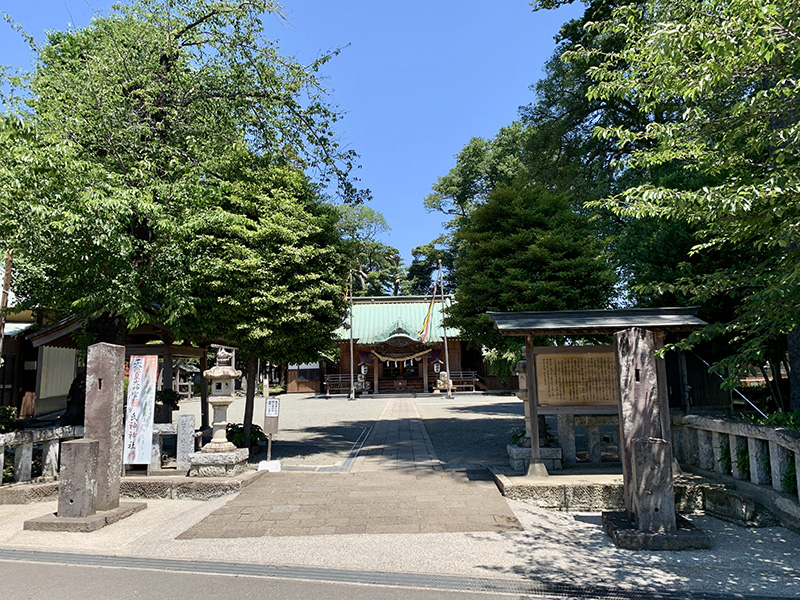 参道から望む深見神社本殿