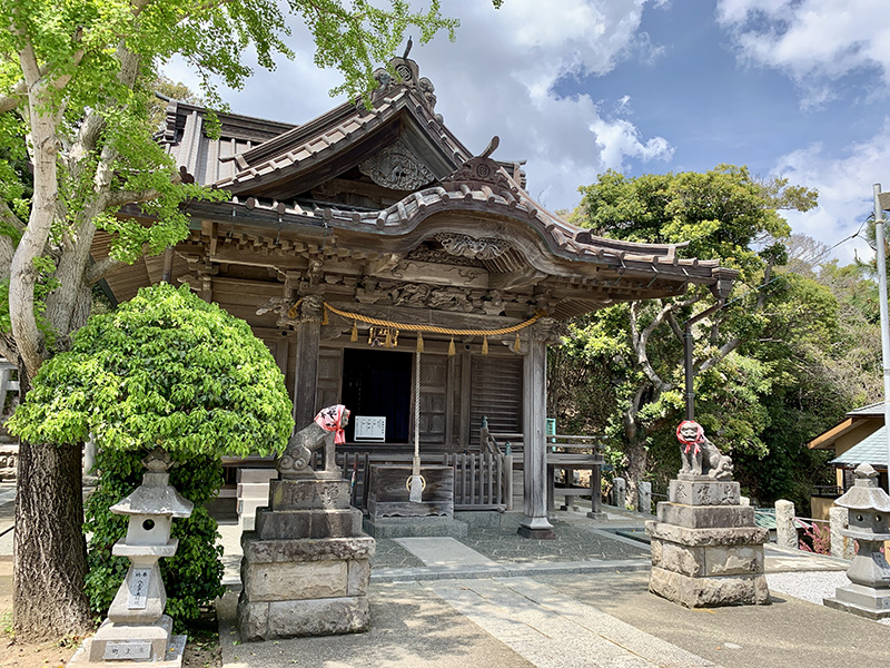 見事な彫刻が施された拝殿