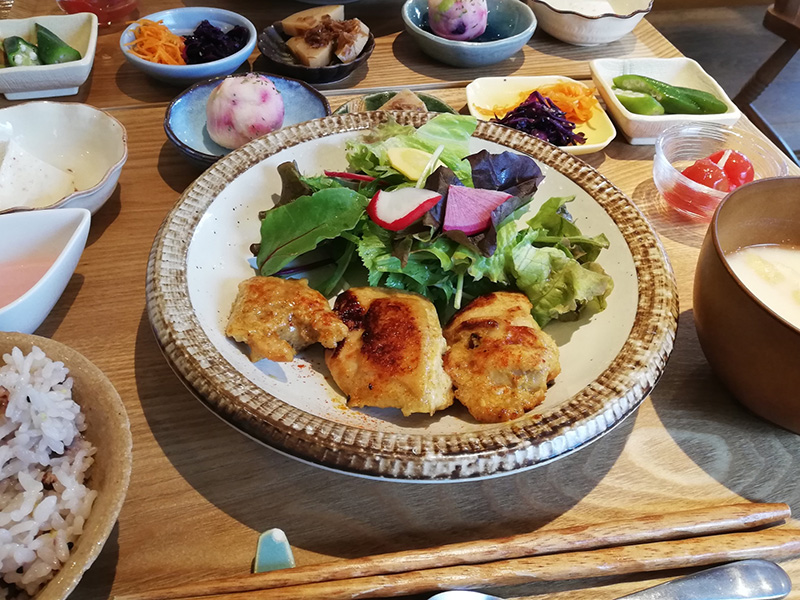 ナチュラルなランチでほっこりしましょ