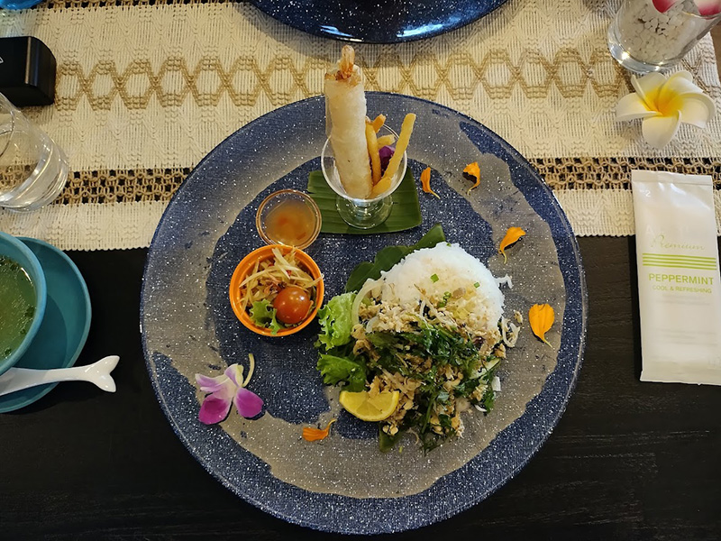5月にオープンしたエスニック料理店へ