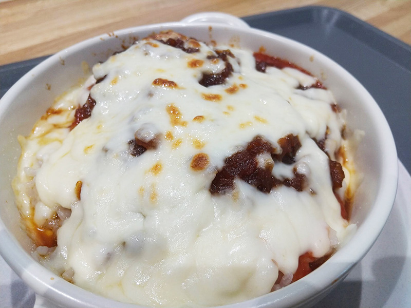 緑あふれる恩田川沿いのお洒落な給食センターカフェ