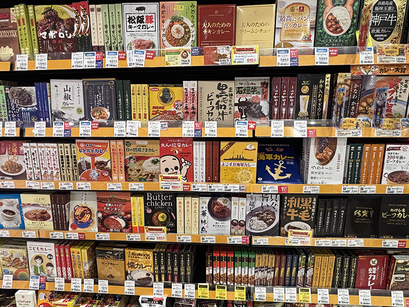 調味料やレトルトカレーも品揃え抜群