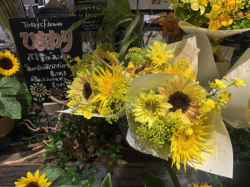 季節の花を使用したおしゃれな花束
