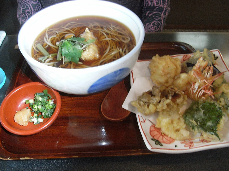 秋深まる山里のキノコ蕎麦
