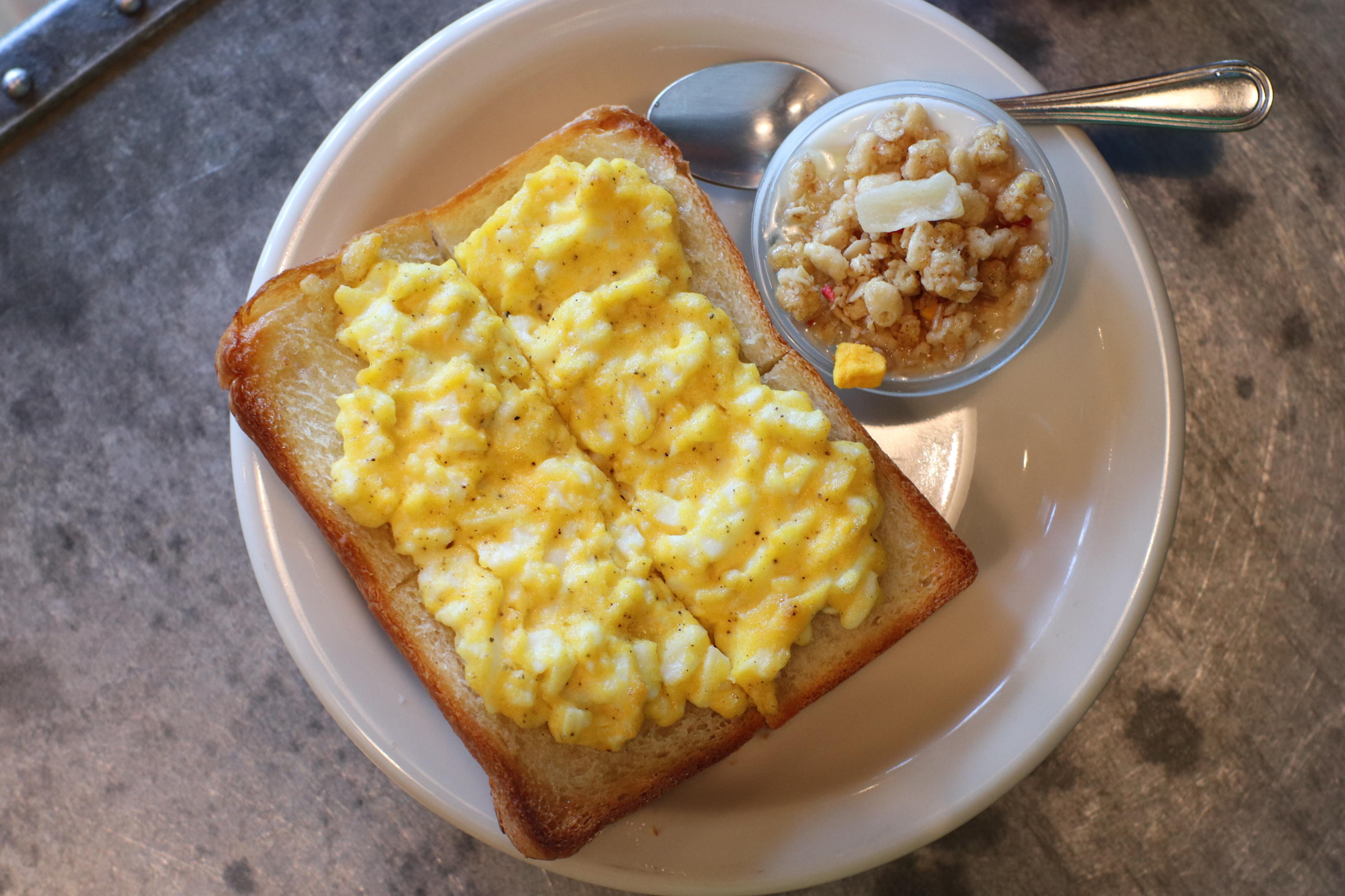 【喫茶】花と緑に囲まれた隠れ家カフェ（終日喫茶）